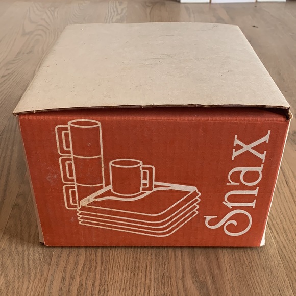 NIB Vintage Snack Set by Ingrid Ltd. Set of 4 mugs and 4 plates - Picture 2 of 6